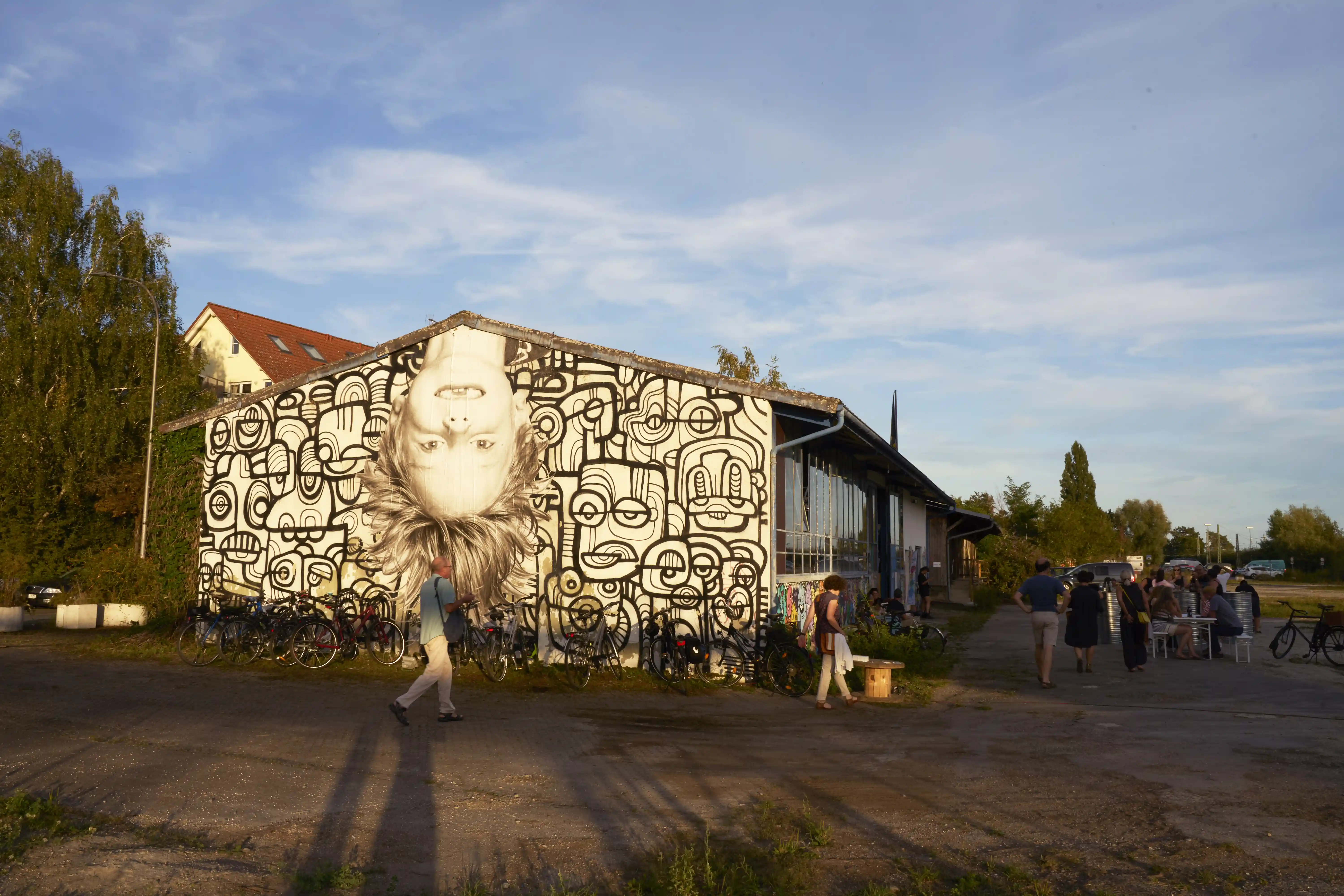 Aussenansicht gestaltet von Bert Binnig und Fatin Rahmouni, KFZ, Sept. 2024